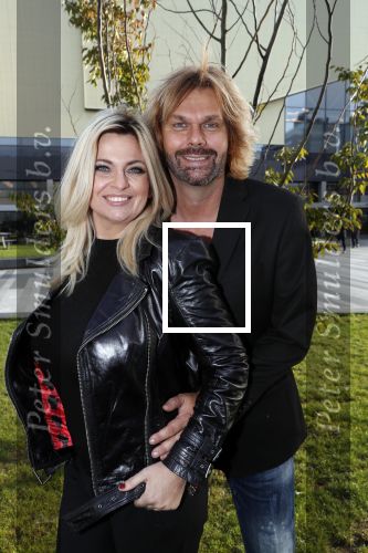 Utrecht 31 oktober 2018
Bobbi Eden en haar man Mark Laurenz met haar nieuwe boek in de jaarbeurs.