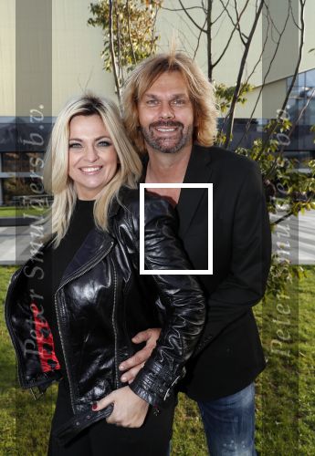 Utrecht 31 oktober 2018
Bobbi Eden en haar man Mark Laurenz met haar nieuwe boek in de jaarbeurs.