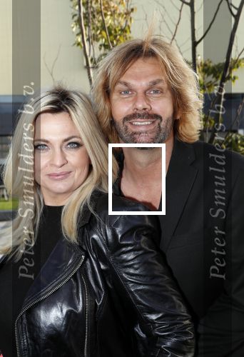 Utrecht 31 oktober 2018
Bobbi Eden en haar man Mark Laurenz met haar nieuwe boek in de jaarbeurs.
