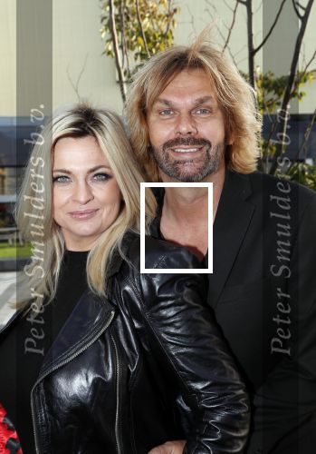 Utrecht 31 oktober 2018
Bobbi Eden en haar man Mark Laurenz met haar nieuwe boek in de jaarbeurs.