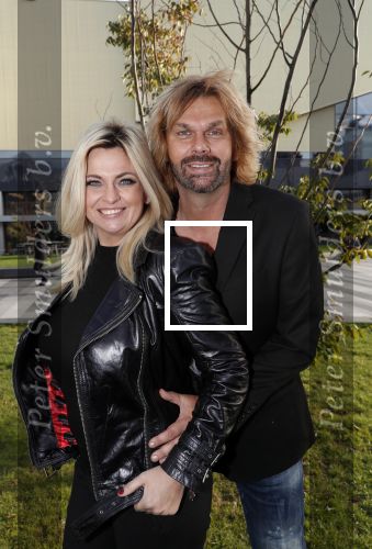 Utrecht 31 oktober 2018
Bobbi Eden en haar man Mark Laurenz met haar nieuwe boek in de jaarbeurs.