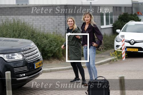 Schiphol Oost 4 oktober 2018
Vrienden van Johnny de Mol en zijn vrouw Anouk vertrekken vanaf schiphol oost met een prive vliegtuig naar Portugal. Aanwezig oa Willek Alberti  , broer Kaj Lerby met gezin Dinand en Lucy Woesthoff John Ewbank en Kelly Weekers Katja Schuurman en Freek v Noordwijk Tony Berk manager Carlijn de Vries met man Nikkie Plessen en Linda de Mol met Jeroen Rietbergen en kinderen Noah en Julian.