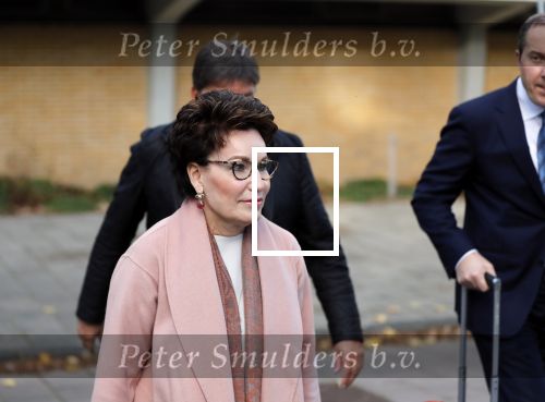 Amsterdam 6 november 2018
Advocaat Gert-Jan Knoops arriveert samen met Frank Masmeijer en zijn vrouw Carry Knoops bij de rechtbank in Amsterdam. De rechtbank in Amsterdam behandelt dinsdag de uitleveringszaak tegen de voormalig-tv-presentator.