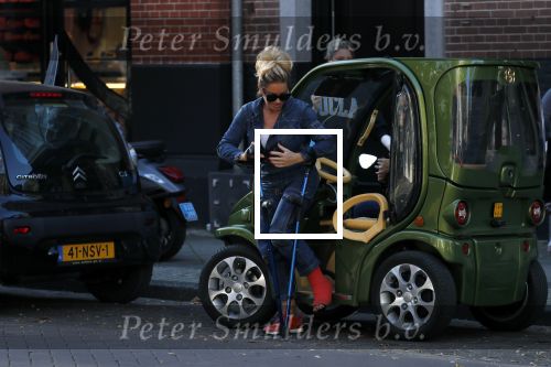 Amsterdam 16 oktober 2018
Connie Witteman doet boodschappen met haar dochter Constanza Breukhoven in haar Connieâ€™s Creative car concept.