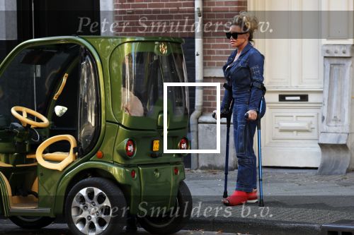 Amsterdam 16 oktober 2018
Connie Witteman doet boodschappen met haar dochter Constanza Breukhoven in haar Connieâ€™s Creative car concept.