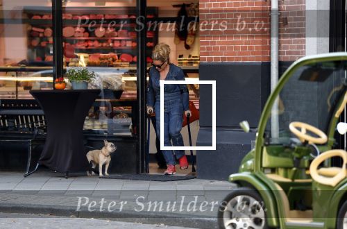 Amsterdam 16 oktober 2018
Connie Witteman doet boodschappen met haar dochter Constanza Breukhoven in haar Connieâ€™s Creative car concept.