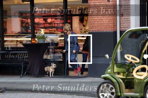 Amsterdam 16 oktober 2018
Connie Witteman doet boodschappen met haar dochter Constanza Breukhoven in haar Connieâ€™s Creative car concept.