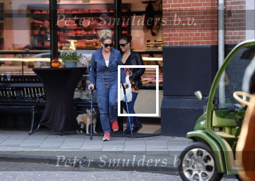 Amsterdam 16 oktober 2018
Connie Witteman doet boodschappen met haar dochter Constanza Breukhoven in haar Connieâ€™s Creative car concept.