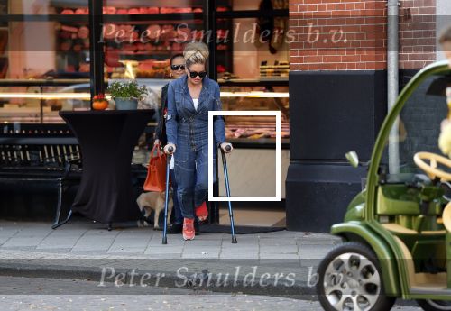 Amsterdam 16 oktober 2018
Connie Witteman doet boodschappen met haar dochter Constanza Breukhoven in haar Connieâ€™s Creative car concept.