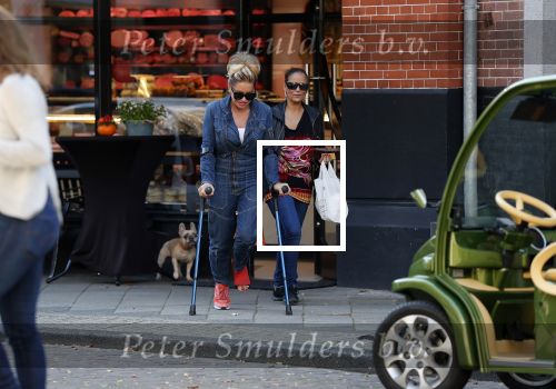 Amsterdam 16 oktober 2018
Connie Witteman doet boodschappen met haar dochter Constanza Breukhoven in haar Connieâ€™s Creative car concept.