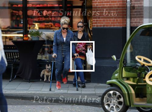 Amsterdam 16 oktober 2018
Connie Witteman doet boodschappen met haar dochter Constanza Breukhoven in haar Connieâ€™s Creative car concept.