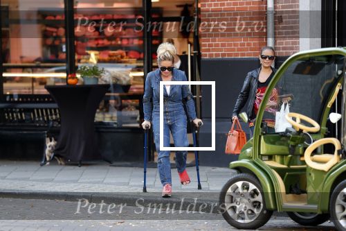 Amsterdam 16 oktober 2018
Connie Witteman doet boodschappen met haar dochter Constanza Breukhoven in haar Connieâ€™s Creative car concept.