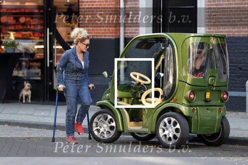 Amsterdam 16 oktober 2018
Connie Witteman doet boodschappen met haar dochter Constanza Breukhoven in haar Connieâ€™s Creative car concept.