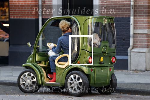 Amsterdam 16 oktober 2018
Connie Witteman doet boodschappen met haar dochter Constanza Breukhoven in haar Connieâ€™s Creative car concept.
