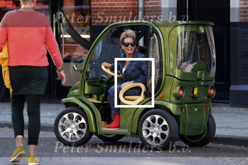 Amsterdam 16 oktober 2018
Connie Witteman doet boodschappen met haar dochter Constanza Breukhoven in haar Connieâ€™s Creative car concept.