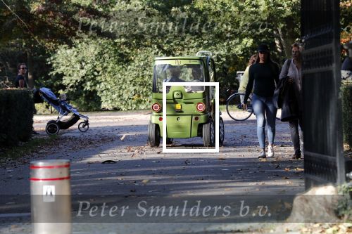 Amsterdam 16 oktober 2018
Connie Witteman doet boodschappen met haar dochter Constanza Breukhoven in haar Connieâ€™s Creative car concept.