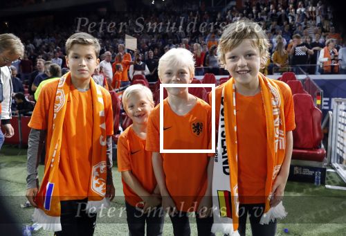Amsterdam 13 oktober 2018
Nederland - Duitsland in de Johan Cruijff arens . eindstand 3-0
Na de Wedstrijd werden Dirk Kuyt en Rafael v d Vaart  gehuldigd. Dirk had zijn vrouw Gertrude en kinderen meegenomen. Rafael had zijn vriendin Estavan Polman en zijn kinderen Damian en Jesslynn meegenomen . Ook zijn ouders en schoonouders waren erbij.