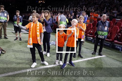 Amsterdam 13 oktober 2018
Nederland - Duitsland in de Johan Cruijff arens . eindstand 3-0
Na de Wedstrijd werden Dirk Kuyt en Rafael v d Vaart  gehuldigd. Dirk had zijn vrouw Gertrude en kinderen meegenomen. Rafael had zijn vriendin Estavan Polman en zijn kinderen Damian en Jesslynn meegenomen . Ook zijn ouders en schoonouders waren erbij.