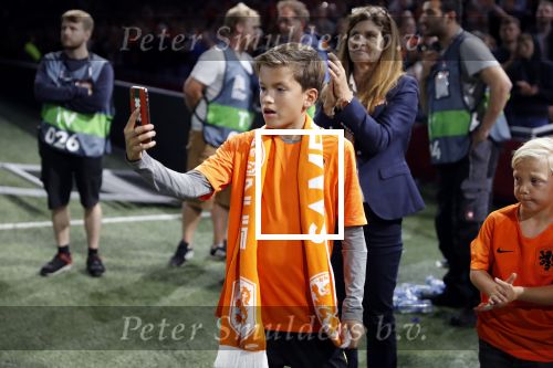 Amsterdam 13 oktober 2018
Nederland - Duitsland in de Johan Cruijff arens . eindstand 3-0
Na de Wedstrijd werden Dirk Kuyt en Rafael v d Vaart  gehuldigd. Dirk had zijn vrouw Gertrude en kinderen meegenomen. Rafael had zijn vriendin Estavan Polman en zijn kinderen Damian en Jesslynn meegenomen . Ook zijn ouders en schoonouders waren erbij.