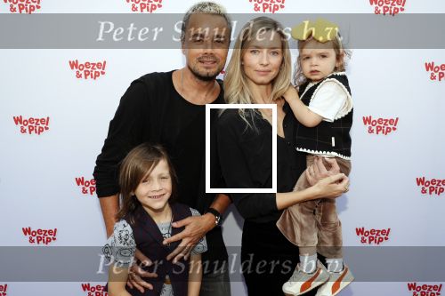 Den Haag 14 oktober 2018
Premiere Woezel en pip in koninklijke schouwburg Den haag. Dinand en Lucy Woesthoff kwam met hun 2 jongste kinderen.