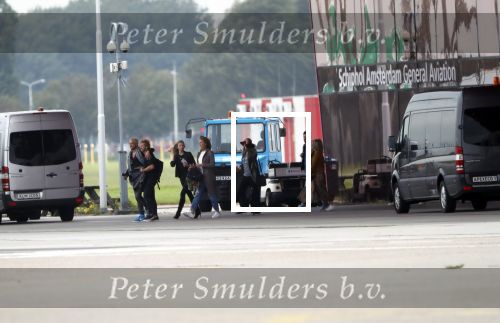 Schiphol Oost 4 oktober 2018
Vrienden van Johnny de Mol en zijn vrouw Anouk vertrekken vanaf schiphol oost met een prive vliegtuig naar Portugal. Aanwezig oa Willek Alberti  , broer Kaj Lerby met gezin Dinand en Lucy Woesthoff John Ewbank en Kelly Weekers Katja Schuurman en Freek v Noordwijk Tony Berk manager Carlijn de Vries met man Nikkie Plessen en Linda de Mol met Jeroen Rietbergen en kinderen Noah en Julian.