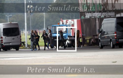 Schiphol Oost 4 oktober 2018
Vrienden van Johnny de Mol en zijn vrouw Anouk vertrekken vanaf schiphol oost met een prive vliegtuig naar Portugal. Aanwezig oa Willek Alberti  , broer Kaj Lerby met gezin Dinand en Lucy Woesthoff John Ewbank en Kelly Weekers Katja Schuurman en Freek v Noordwijk Tony Berk manager Carlijn de Vries met man Nikkie Plessen en Linda de Mol met Jeroen Rietbergen en kinderen Noah en Julian.