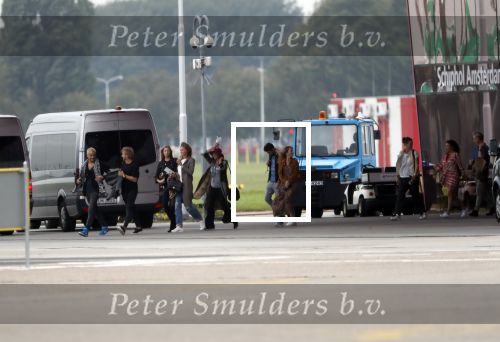 Schiphol Oost 4 oktober 2018
Vrienden van Johnny de Mol en zijn vrouw Anouk vertrekken vanaf schiphol oost met een prive vliegtuig naar Portugal. Aanwezig oa Willek Alberti  , broer Kaj Lerby met gezin Dinand en Lucy Woesthoff John Ewbank en Kelly Weekers Katja Schuurman en Freek v Noordwijk Tony Berk manager Carlijn de Vries met man Nikkie Plessen en Linda de Mol met Jeroen Rietbergen en kinderen Noah en Julian.