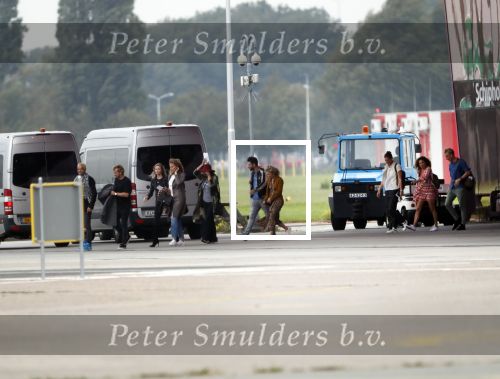 Schiphol Oost 4 oktober 2018
Vrienden van Johnny de Mol en zijn vrouw Anouk vertrekken vanaf schiphol oost met een prive vliegtuig naar Portugal. Aanwezig oa Willek Alberti  , broer Kaj Lerby met gezin Dinand en Lucy Woesthoff John Ewbank en Kelly Weekers Katja Schuurman en Freek v Noordwijk Tony Berk manager Carlijn de Vries met man Nikkie Plessen en Linda de Mol met Jeroen Rietbergen en kinderen Noah en Julian.