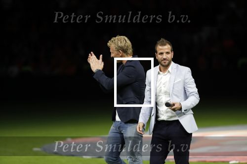 Amsterdam 13 oktober 2018
Nederland - Duitsland in de Johan Cruijff arens . eindstand 3-0
Na de Wedstrijd werden Dirk Kuyt en Rafael v d Vaart  gehuldigd. Dirk had zijn vrouw Gertrude en kinderen meegenomen. Rafael had zijn vriendin Estavan Polman en zijn kinderen Damian en Jesslynn meegenomen . Ook zijn ouders en schoonouders waren erbij.