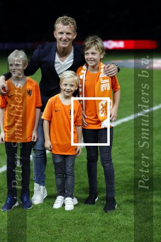 Amsterdam 13 oktober 2018
Nederland - Duitsland in de Johan Cruijff arens . eindstand 3-0
Na de Wedstrijd werden Dirk Kuyt en Rafael v d Vaart  gehuldigd. Dirk had zijn vrouw Gertrude en kinderen meegenomen. Rafael had zijn vriendin Estavan Polman en zijn kinderen Damian en Jesslynn meegenomen . Ook zijn ouders en schoonouders waren erbij.