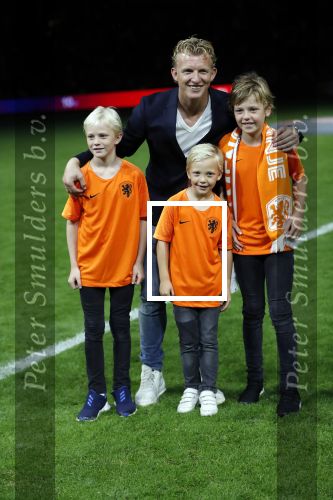 Amsterdam 13 oktober 2018
Nederland - Duitsland in de Johan Cruijff arens . eindstand 3-0
Na de Wedstrijd werden Dirk Kuyt en Rafael v d Vaart  gehuldigd. Dirk had zijn vrouw Gertrude en kinderen meegenomen. Rafael had zijn vriendin Estavan Polman en zijn kinderen Damian en Jesslynn meegenomen . Ook zijn ouders en schoonouders waren erbij.