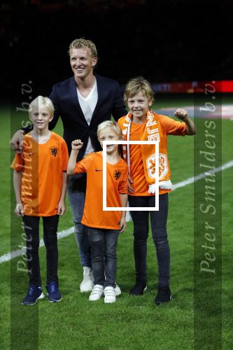 Amsterdam 13 oktober 2018
Nederland - Duitsland in de Johan Cruijff arens . eindstand 3-0
Na de Wedstrijd werden Dirk Kuyt en Rafael v d Vaart  gehuldigd. Dirk had zijn vrouw Gertrude en kinderen meegenomen. Rafael had zijn vriendin Estavan Polman en zijn kinderen Damian en Jesslynn meegenomen . Ook zijn ouders en schoonouders waren erbij.