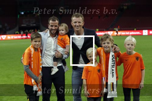 Amsterdam 13 oktober 2018
Nederland - Duitsland in de Johan Cruijff arens . eindstand 3-0
Na de Wedstrijd werden Dirk Kuyt en Rafael v d Vaart  gehuldigd. Dirk had zijn vrouw Gertrude en kinderen meegenomen. Rafael had zijn vriendin Estavan Polman en zijn kinderen Damian en Jesslynn meegenomen . Ook zijn ouders en schoonouders waren erbij.