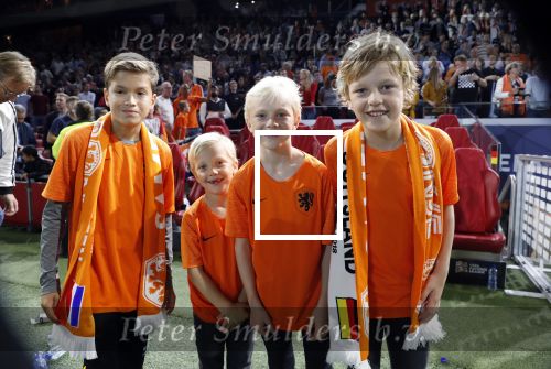 Amsterdam 13 oktober 2018
Nederland - Duitsland in de Johan Cruijff arens . eindstand 3-0
Na de Wedstrijd werden Dirk Kuyt en Rafael v d Vaart  gehuldigd. Dirk had zijn vrouw Gertrude en kinderen meegenomen. Rafael had zijn vriendin Estavan Polman en zijn kinderen Damian en Jesslynn meegenomen . Ook zijn ouders en schoonouders waren erbij.