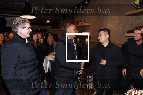 Amsterdam 8 oktober 2018
Presentatie jassenlijn Duno bij 1 op de cornelis schuytstraat. Ruud Gullit bkrijgt eerste jas.