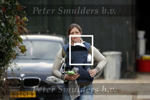 Wijdewormer 19 oktober 2018
Marnix Knetemann aan het werk op zijn boerderij. Zij zus Elise komt op bezoek met haar pas geboren baby.