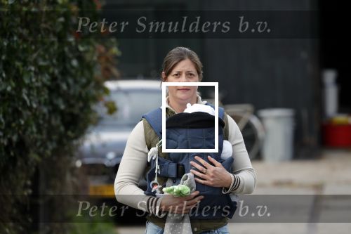 Wijdewormer 19 oktober 2018
Marnix Knetemann aan het werk op zijn boerderij. Zij zus Elise komt op bezoek met haar pas geboren baby.