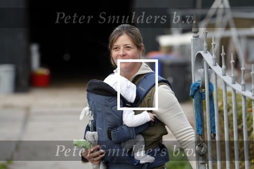 Wijdewormer 19 oktober 2018
Marnix Knetemann aan het werk op zijn boerderij. Zij zus Elise komt op bezoek met haar pas geboren baby.