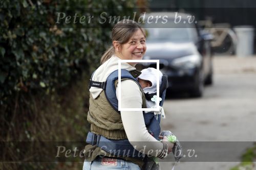 Wijdewormer 19 oktober 2018
Marnix Knetemann aan het werk op zijn boerderij. Zij zus Elise komt op bezoek met haar pas geboren baby.