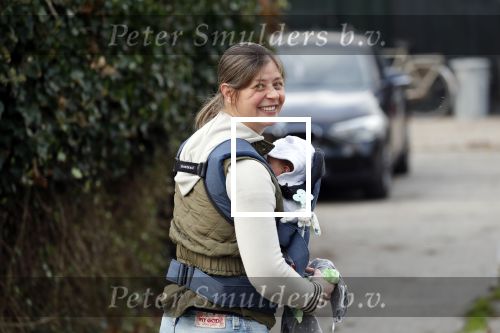 Wijdewormer 19 oktober 2018
Marnix Knetemann aan het werk op zijn boerderij. Zij zus Elise komt op bezoek met haar pas geboren baby.