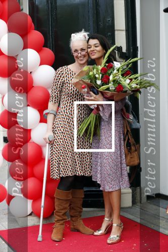 Den Haag 14 oktober 2018
Premiere Woezel en pip in koninklijke schouwburg Den haag. Ellen Evers op krukken