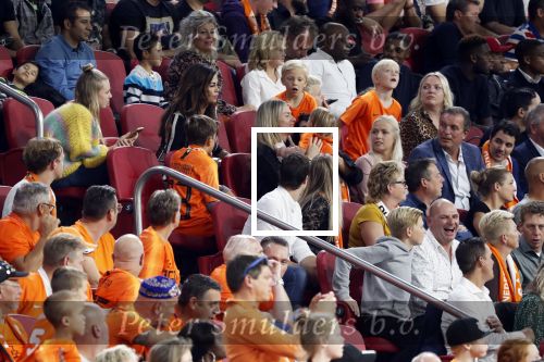 Amsterdam 13 oktober 2018
Nederland - Duitsland in de Johan Cruijff arens . eindstand 3-0
Na de Wedstrijd werden Dirk Kuyt en Rafael v d Vaart  gehuldigd. Dirk had zijn vrouw Gertrude en kinderen meegenomen. Rafael had zijn vriendin Estavan Polman en zijn kinderen Damian en Jesslynn meegenomen . Ook zijn ouders en schoonouders waren erbij.