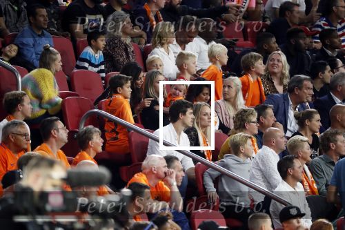 Amsterdam 13 oktober 2018
Nederland - Duitsland in de Johan Cruijff arens . eindstand 3-0
Na de Wedstrijd werden Dirk Kuyt en Rafael v d Vaart  gehuldigd. Dirk had zijn vrouw Gertrude en kinderen meegenomen. Rafael had zijn vriendin Estavan Polman en zijn kinderen Damian en Jesslynn meegenomen . Ook zijn ouders en schoonouders waren erbij.