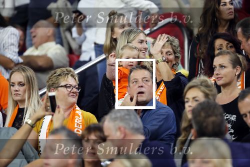 Amsterdam 13 oktober 2018
Nederland - Duitsland in de Johan Cruijff arens . eindstand 3-0
Na de Wedstrijd werden Dirk Kuyt en Rafael v d Vaart  gehuldigd. Dirk had zijn vrouw Gertrude en kinderen meegenomen. Rafael had zijn vriendin Estavan Polman en zijn kinderen Damian en Jesslynn meegenomen . Ook zijn ouders en schoonouders waren erbij.