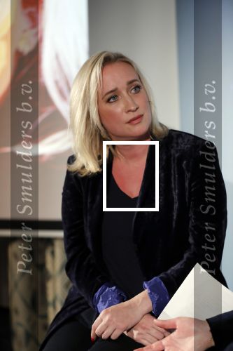 Amsterdam 23 oktober 2018
Boekpresentatie van Antoinette Scheulderman in de soho House . Eva Jinek overhandigt haar het eerste boek.