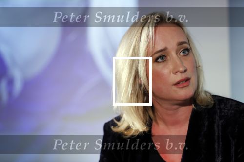 Amsterdam 23 oktober 2018
Boekpresentatie van Antoinette Scheulderman in de soho House . Eva Jinek overhandigt haar het eerste boek.