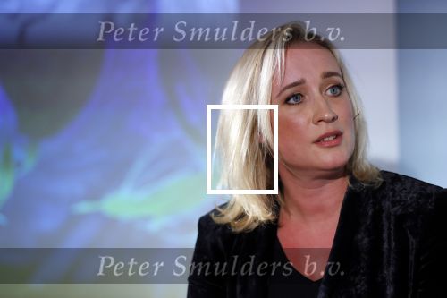 Amsterdam 23 oktober 2018
Boekpresentatie van Antoinette Scheulderman in de soho House . Eva Jinek overhandigt haar het eerste boek.