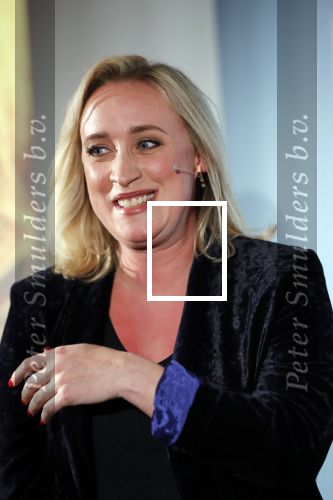 Amsterdam 23 oktober 2018
Boekpresentatie van Antoinette Scheulderman in de soho House . Eva Jinek overhandigt haar het eerste boek.