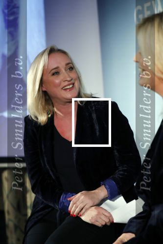 Amsterdam 23 oktober 2018
Boekpresentatie van Antoinette Scheulderman in de soho House . Eva Jinek overhandigt haar het eerste boek.