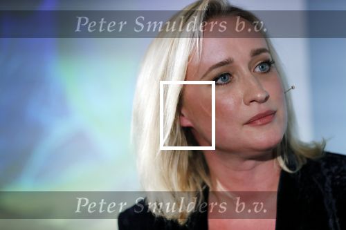 Amsterdam 23 oktober 2018
Boekpresentatie van Antoinette Scheulderman in de soho House . Eva Jinek overhandigt haar het eerste boek.